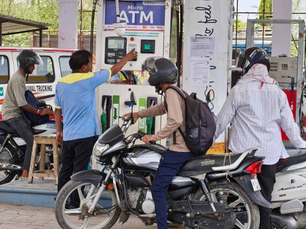 बस्तर में बिना हेलमेट पेट्रोल पर रोक, सड़क सुरक्षा को लेकर बड़ा फैसला 1 Chhattisgarh News 02 1 21