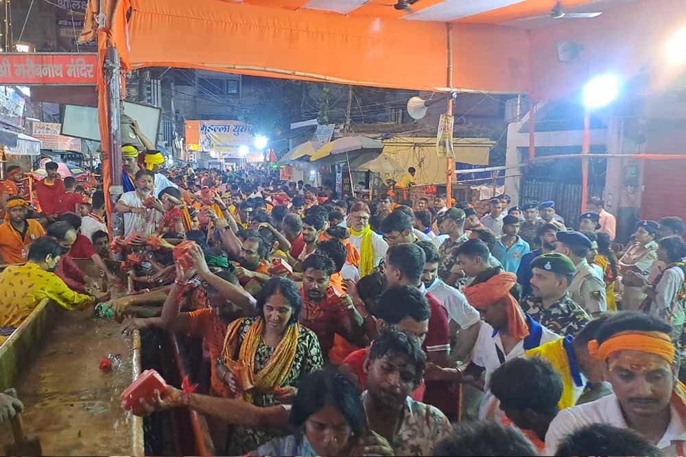CG में सावन के दूसरे सोमवार शिवालयों में भक्तों की भीड़, कांवड़ लेकर पहुंचे श्रद्धालुओं ने किया जलाभिषेक 1 Chhattisgarh News 03 3 8