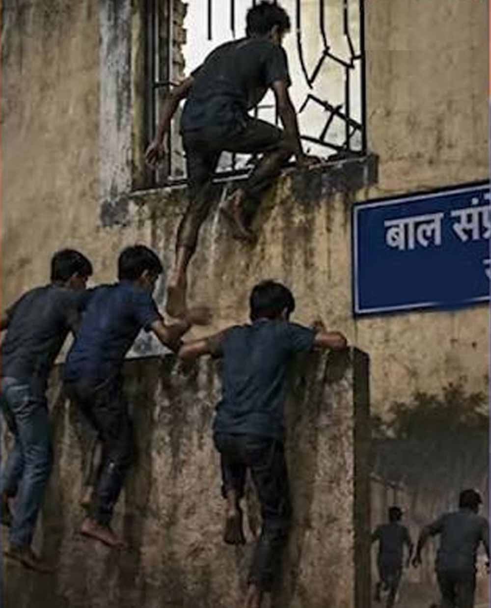 CG में बाल संप्रेक्षण गृह से 8 नाबालिगों की फरारी, खिड़की तोड़कर हुए फरार, जांच शुरू 1 Chhattisgarh News 04 1 2