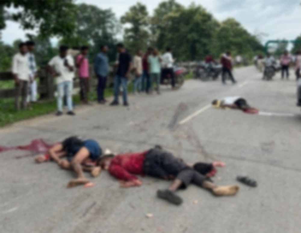 बिलासपुर में भीषण सड़क हादसा, ट्रक की टक्कर से तीन युवकों की मौत; ड्राइवर फरार 1 Chhattisgarh News 04 3 23