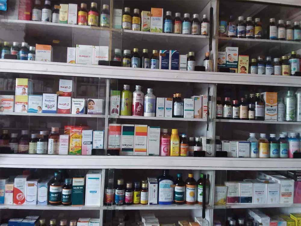CG Drug Alert: प्रतिबंधित दवाओं की बिक्री रोकने के लिए औषधि विभाग सतर्क, जांच अभियान तेज 1 Chhattisgarh News 04 3 3