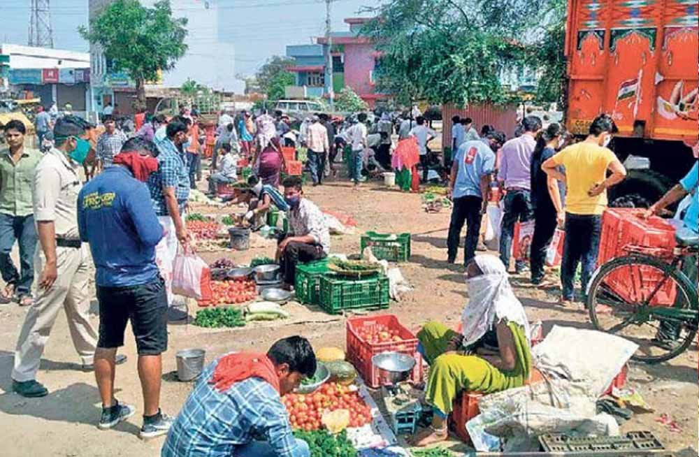 सब्जी व्यापारियों पर बड़ी कार्रवाई, बकाया मंडी राशि जमा न करने पर दुकानें सील 1 Chhattisgarh News 06 1 6