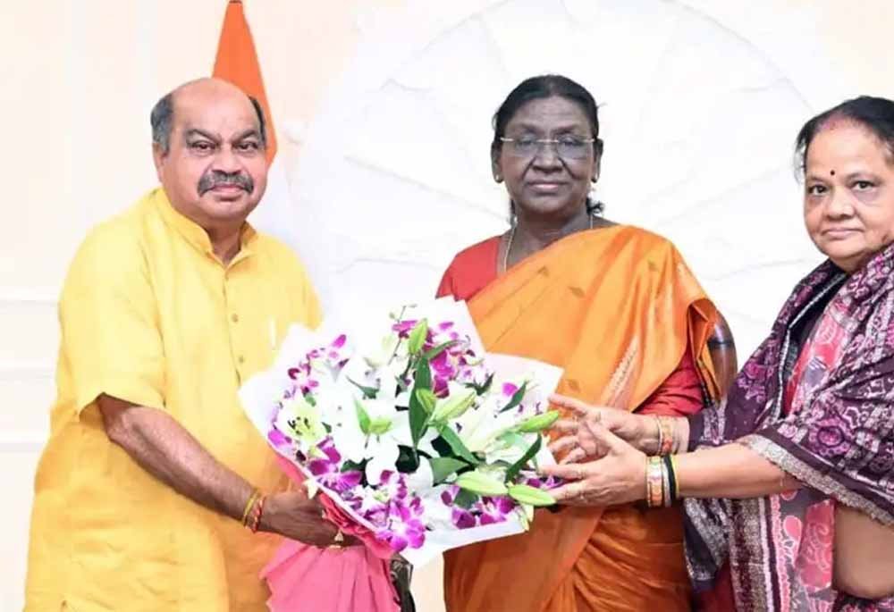 राष्ट्रपति मुर्मू को नुआखाई पर्व का निमंत्रण, विधायक पुरंदर ने दिल्ली में सौंपा न्योता 1 Chhattisgarh News 07 3 5