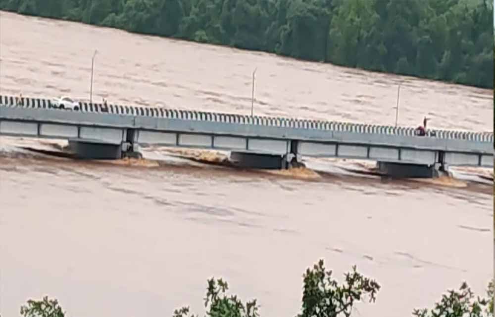 लगातार बारिश से Bastar में बाढ़ जैसे हालात, इंद्रावती नदी डेंजर लेवल के पार 1 Chhattisgarh News 08 1 18