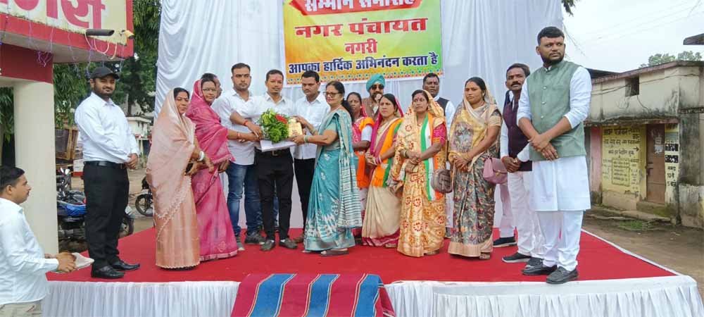 स्वतंत्रता दिवस पर उत्कृष्ट कार्य के लिए तीन अधिकारी-कर्मचारी हुए सम्मानित 1 Chhattisgarh News 09 2 12
