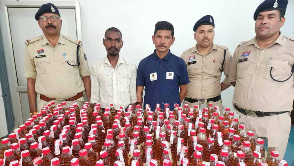 अवैध शराब की तस्करी का खुलासा, बिना नंबर स्कूटी समेत 2 आरोपी गिरफ्तार 1 Chhattisgarh News 09 2 20
