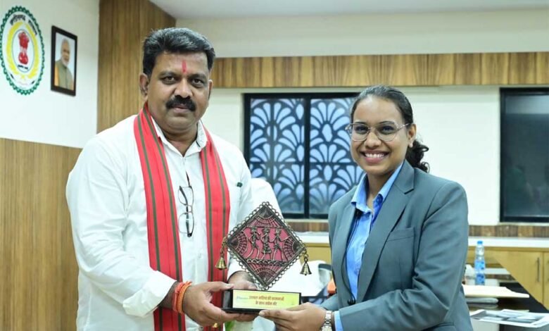 कौशल बना सफलता की उड़ान, धमतरी की बेटी अब स्वतंत्रता दिवस समारोह की बनेगी सहभागी 4 Dupty 03