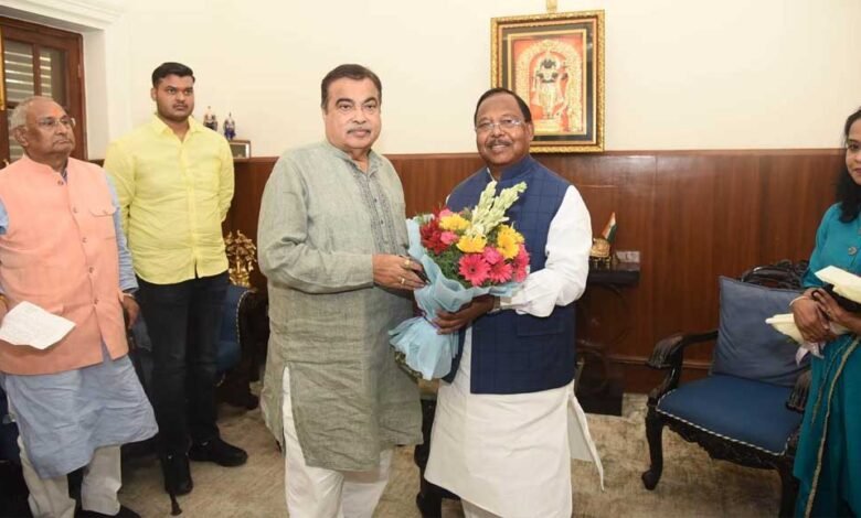 केन्द्रीय मंत्री ने डीपीआर तैयार करने अधिकारियों को दिए निर्देश 8 Gad 01 1
