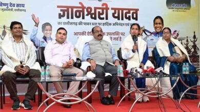 उप मुख्यमंत्री ने ज्ञानेश्वरी और उनके माता-पिता का किया सम्मान 2 Gyaneshwari 03