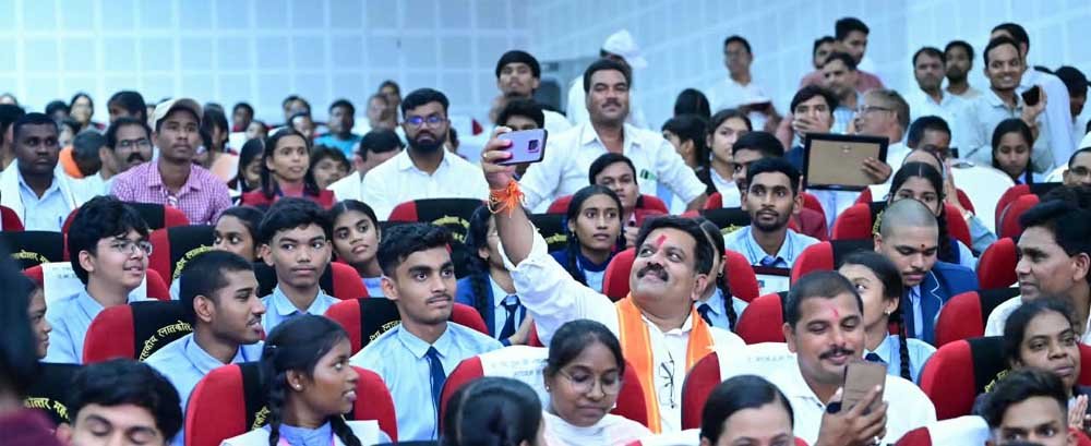 पहली बार इतने बड़े स्तर पर हुआ आयोजन, वनांचल और दूरस्थ क्षेत्रों के प्रतिभावान विद्यार्थियों को भी मिला सम्मान 1 Kawardha 03