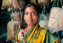 Mahila 02222