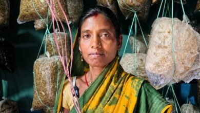 Mahila 02222