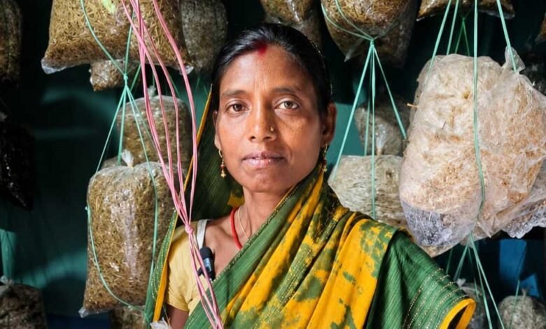 Mahila 02222