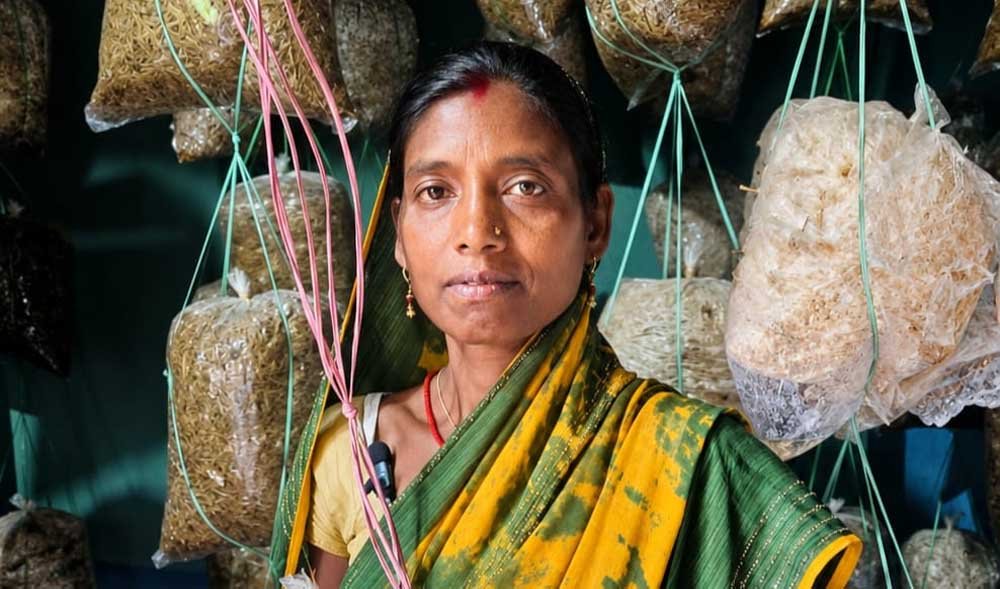 Mahila 02222