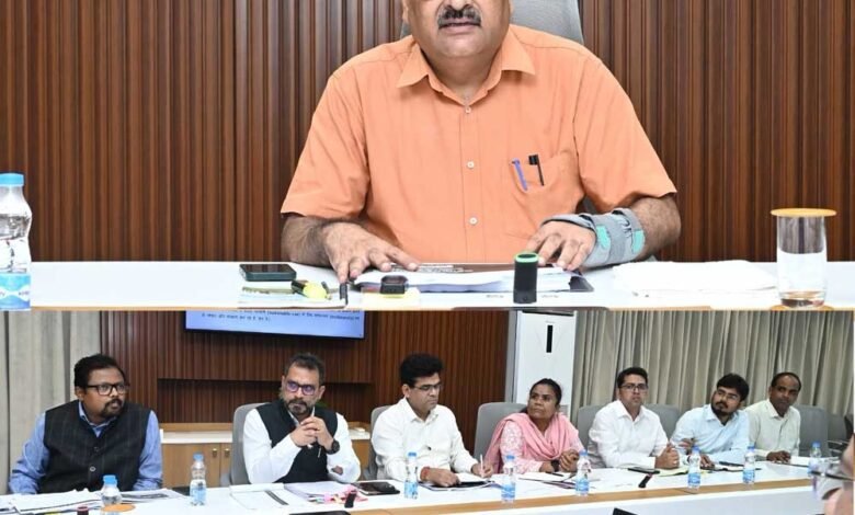 पेसा और एफआरए टास्क फोर्स की बैठक सम्पन्न जल, जंगल, जमीन का होगा बेहतर प्रबंधन 9 Mukhya 01