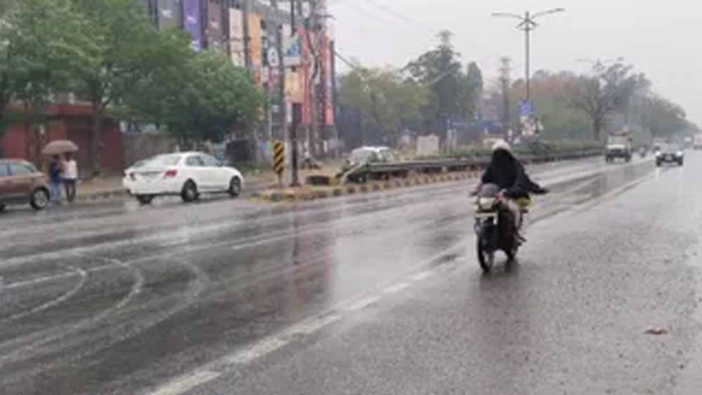 CG में मौसम बिगड़ेगा! 3 दिन अतिभारी बारिश का अलर्ट, आंधी-गरज के साथ बिजली गिरने की चेतावनी 1 Punjab News 02 3 12