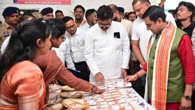 स्थानीय उत्पादों से रोजगार और आय के अवसर बढ़ाने की पहल को केंद्रीय राज्य मंत्री तोखन साहू ने सराहा 2 Rakhiiiiiiiiii 1