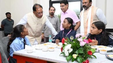 अटल उत्कृष्ट शिक्षा योजना से श्रमिकों के प्रतिभावान बच्चों को प्रतिष्ठित निजी आवासीय विद्यालयों में कक्षा 6वीं से 12वीं तक निःशुल्क गुणवत्तापूर्ण शिक्षा 3 Sahe 03 4