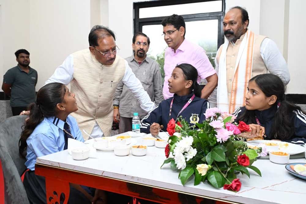 अटल उत्कृष्ट शिक्षा योजना से श्रमिकों के प्रतिभावान बच्चों को प्रतिष्ठित निजी आवासीय विद्यालयों में कक्षा 6वीं से 12वीं तक निःशुल्क गुणवत्तापूर्ण शिक्षा 1 Sahe 03 4