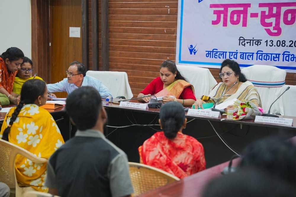 महिला शिकायतों पर त्वरित कार्रवाई के निर्देश, विधिक सहायता पर जोर 1 Sarla 01 1
