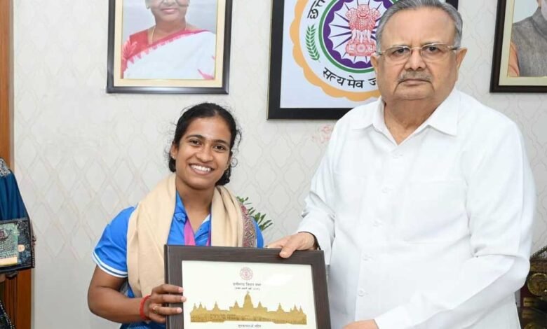 राजनांदगांव की ज्ञानेश्वरी यादव का कॉमनवेल्थ में रजत पदक, डॉ. रमन सिंह ने बढ़ाया उत्साह 7 Selver 03