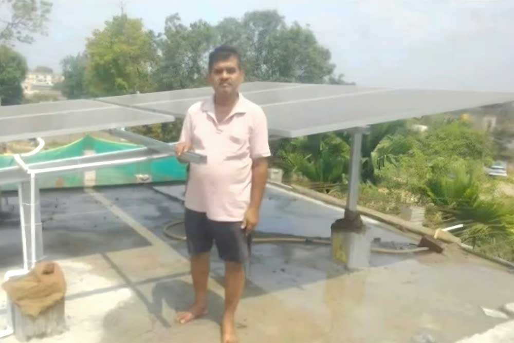 सूरज की रोशनी बनी बचत का जरिया, बुद्धिमंत पटारी का बिजली बिल शून्य 1 Surya 02 2
