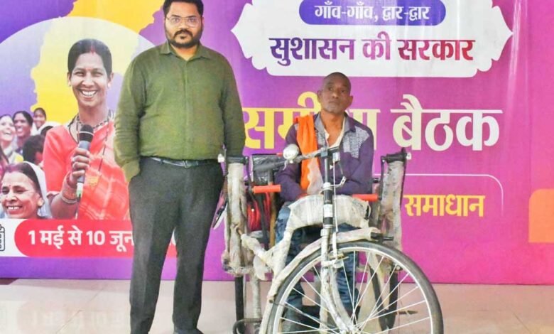 एक आवेदन से आसान हुई दिव्यांग अशोक की राह, आवेदन के दिन ही मिली ट्राईसायकल 2 Sushashan 01