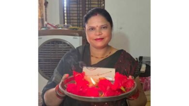 महतारी वंदन की 31वीं किस्त से आसान हुई रक्षाबंधन की तैयारियां, प्रतिभा मिश्रा ने भाइयों के साथ विष्णु भैया के लिए भी खरीदी राखी 2 gift 02 2