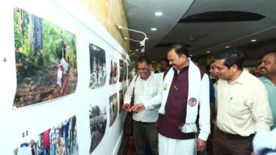 रायपुर प्रेस क्लब में विश्व फोटोग्राफी दिवस पर तीन दिवसीय फोटो प्रदर्शनी का शुभारंभ 4 jAIWAL 02