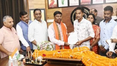 सहकारिता मंत्री केदार कश्यप ने जिला सहकारी केंद्रीय बैंक के कामकाज की समीक्षा की 2 kISAN 03
