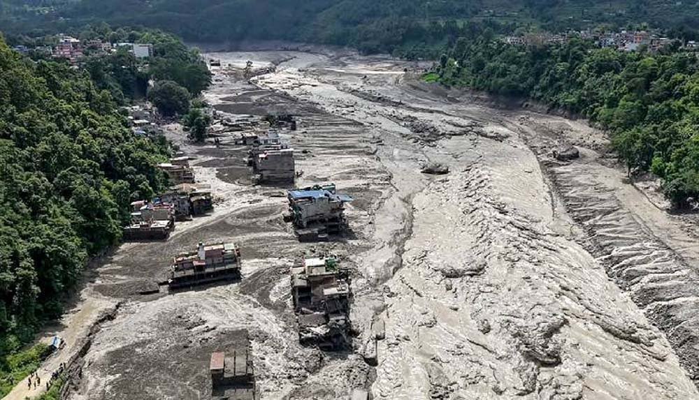 नेपाल में बाढ़ एवं भूस्खलन में रायपुर की मोनिका यादव लापता 1 nEPAL