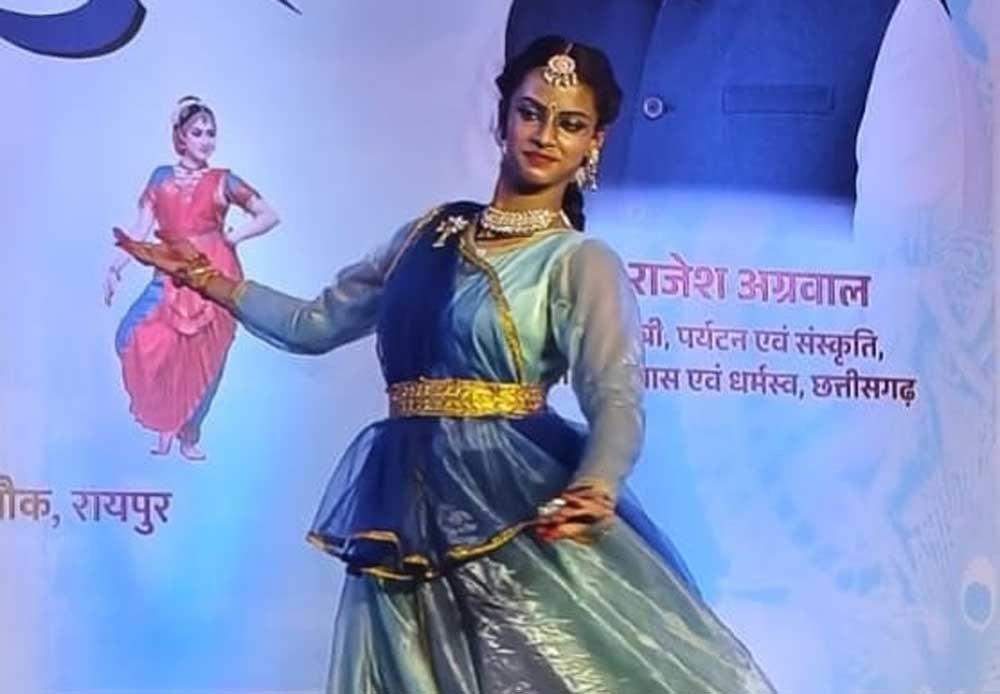 घुमड़ते बादलों के बीच मुक्ताकाशी मंच पर साकार हुआ ‘पावस प्रसंग’ 1 pRASANG
