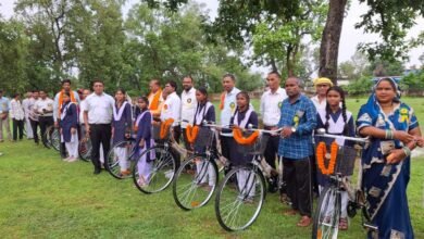 सरस्वती साइकिल योजना के तहत 37 छात्राओं को मिली निःशुल्क साइकिलें 2 sTU