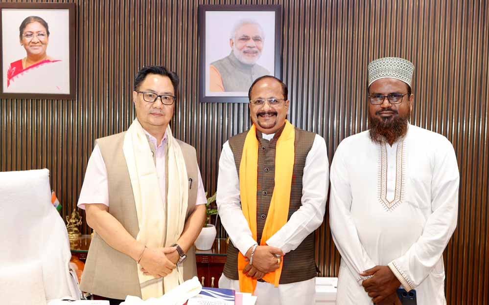 अल्पसंख्यक कार्य मंत्री माननीय किरेन रिजीजू जी से मिर्ज़ा एजाज़ बेग ने की सौजन्य भेंट 1 10A 252