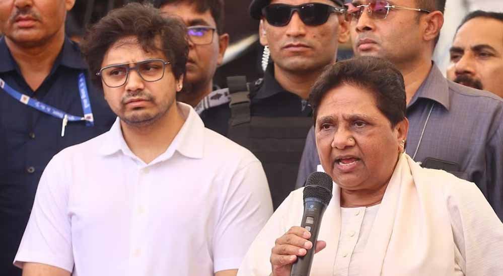 BSP में बड़ा सियासी घटनाक्रम: आकाश आनंद के ससुर अशोक सिद्धार्थ का राजनीति से संन्यास, मायावती पर कही बड़ी बात 1 10A 44