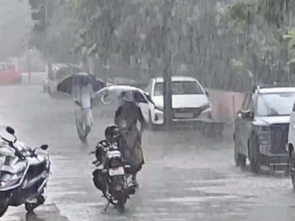 मानसून का प्रचंड प्रहार, 20 राज्यों में आज भारी बारिश और तूफानी हवाओं की चेतावनी 1 124 22