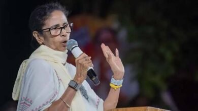 बंगाल में बदले सियासी समीकरण! ममता-लेफ्ट की बातचीत से विपक्षी एकता की चर्चा तेज 2 129 15