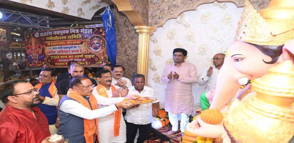 117 वर्षों से चली आ रही गणेशोत्सव परंपरा में शामिल हुए मुख्यमंत्री साय, गणपति बप्पा से मांगी खुशहाली 1 15A 3 1