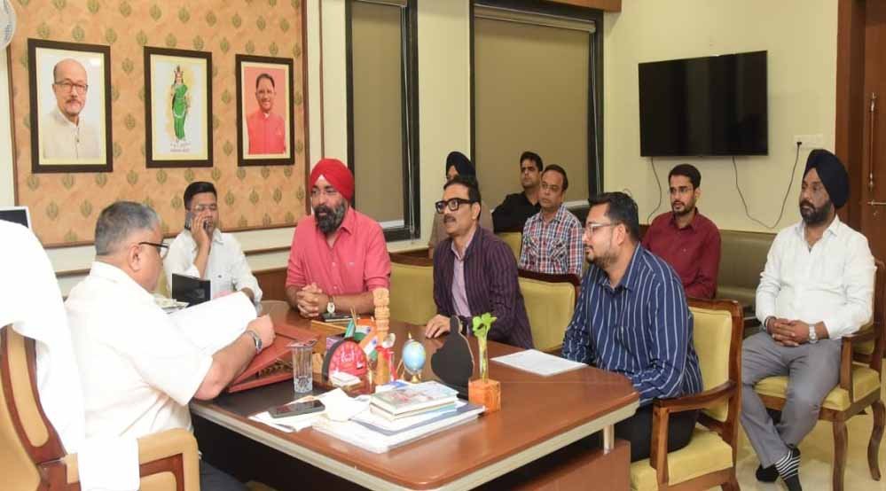 छत्तीसगढ़ पर्यटन को लेकर प्रतिनिधिमंडल की मंत्री राजेश अग्रवाल से मुलाकात 1 166 4
