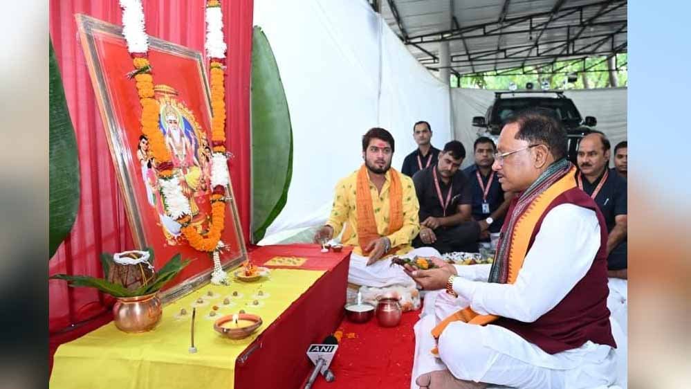 मुख्यमंत्री ने श्रमवीरों, शिल्पकारों, कारीगरों और तकनीकी क्षेत्र से जुड़े लोगों को दी विश्वकर्मा जयंती की शुभकामनाएं 1 17A 111 2