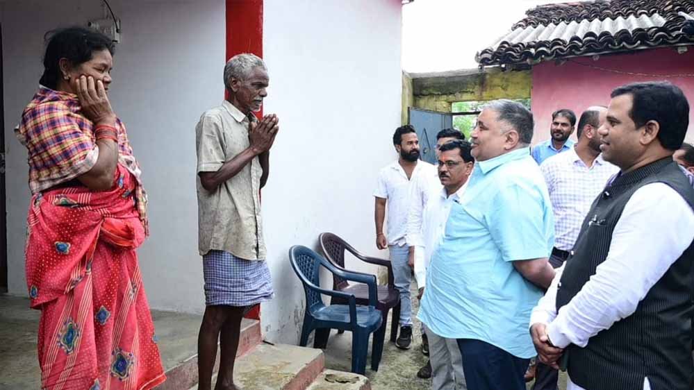 सेवा संकल्प अभियान में सामने आईं सफलता की कहानियां, ग्रामीणों से मिले मंत्री राजेश अग्रवाल 1 17A 142