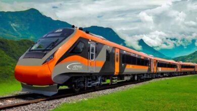 वंदे भारत स्लीपर को लेकर बड़ा अपडेट, दूसरी ट्रेन की तैयारी पूरी; प्रयागराज स्टॉपेज के साथ जानें रूट 4 18A57