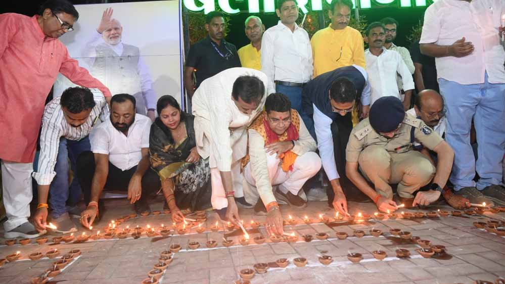 प्रधानमंत्री के 25 वर्षों के सेवाकाल पर बलौदाबाजार में ‘सेवा संकल्प अभियान’ का भव्य आगाज 1 18A 38