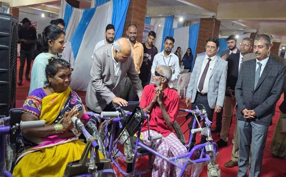 सहायता से आत्मनिर्भरता तक: दिव्यांगजनों को मिले सहायक उपकरण, आसान हुई राह 1 22A 151 2
