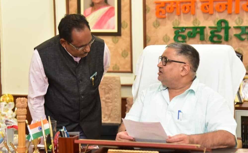 मंत्री राजेश अग्रवाल ने सुनीं नागरिकों की समस्याएं, जनसेवा को बताया सुशासन की प्राथमिकता 1 22A 242