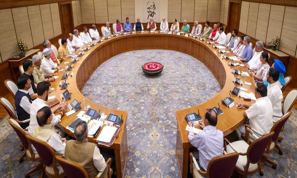 Modi Cabinet में बड़ा बदलाव संभव, 17 नए चेहरों पर मंथन; वैष्णव के प्रमोशन से गडकरी के ट्रांसफर तक चर्चा 1 2A 153