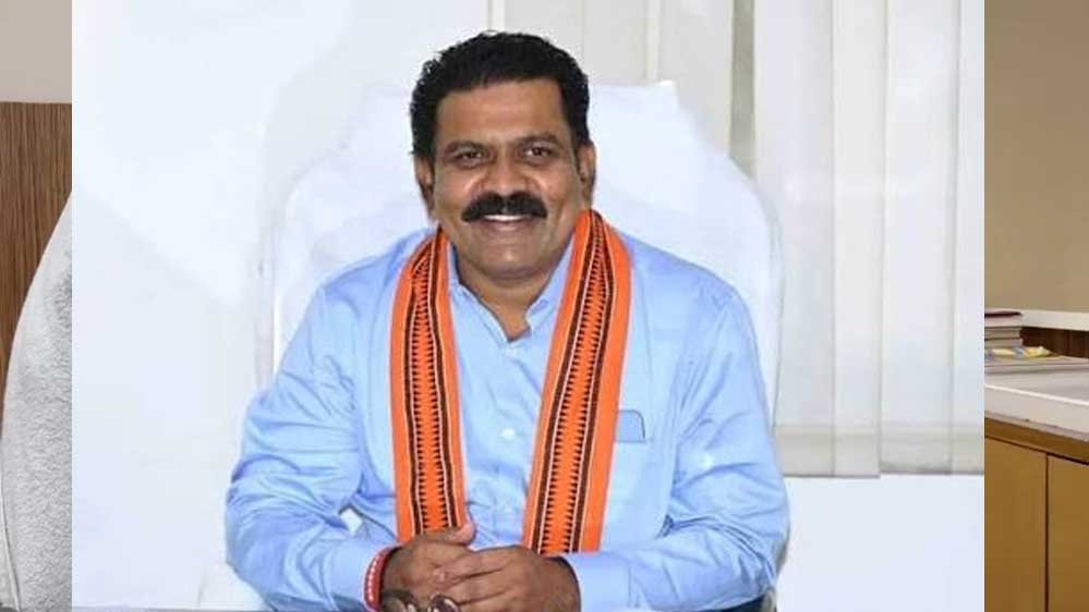 कवर्धा में मेडिकल शिक्षा की नई शुरुआत, पहले छात्र हिमांशु से बोले डिप्टी CM- मेहनत से रोशन करें जिले का नाम 1 4A 151
