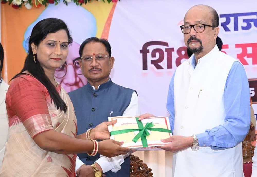 युक्तियुक्तकरण के बाद प्रदेश में अब एक भी स्कूल शिक्षकविहीन नहीं, शिक्षा में गुणवत्ता और नवाचार पर सरकार का विशेष जोर - मुख्यमंत्री विष्णुदेव साय 1 5A 185