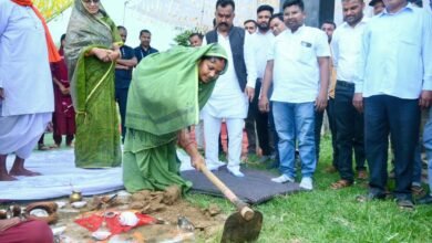 समय-सीमा और गुणवत्ता का विशेष ध्यान रखें: भैयाथान में सड़क निर्माण कार्यों के शुभारंभ पर अधिकारियों को निर्देश। 2 78 12