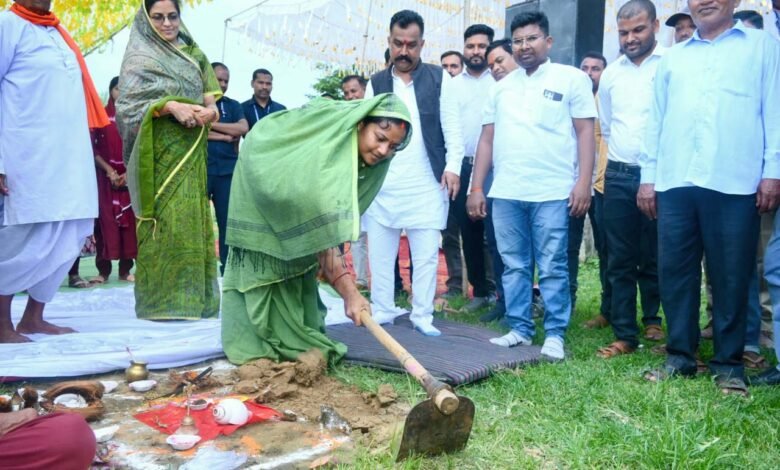 समय-सीमा और गुणवत्ता का विशेष ध्यान रखें: भैयाथान में सड़क निर्माण कार्यों के शुभारंभ पर अधिकारियों को निर्देश। 10 78 12
